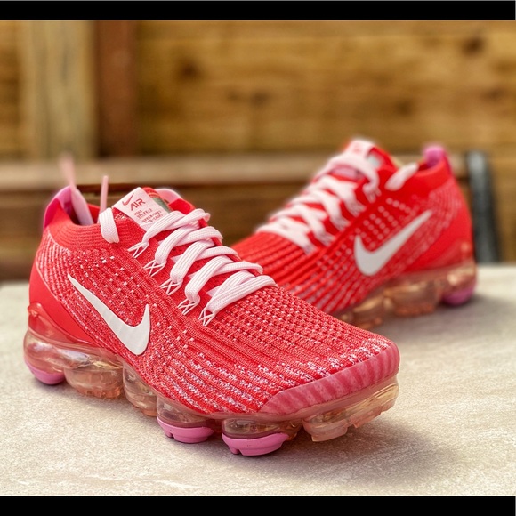 red nike vapormax womens